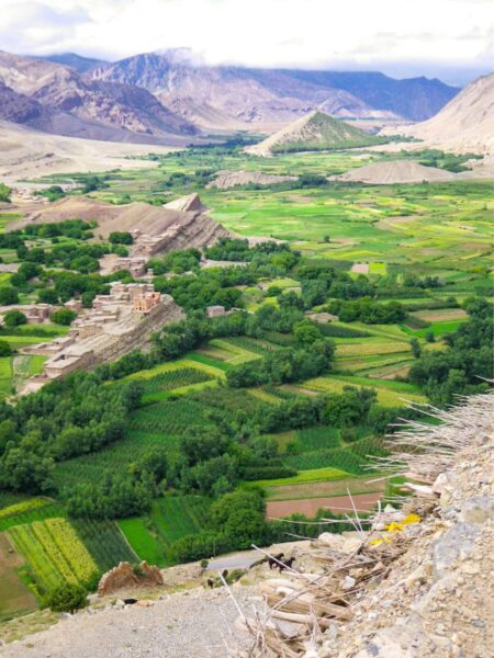 Im Bild breitet sich das Aït Bougoumez-Tal im Hohen Atlas-Gebirge in Marokko aus. Das grüne Tal, auch bekannt als das 