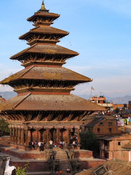 Auf dem Bild zu sehen ist der Nyatapola-Tempel in Bhaktapur, Nepal. Der Tempel befindet sich auf dem Taumadi-Tole Platz und ist eines der Highlights der Reise in Nepal mit Weltweitwandern.
