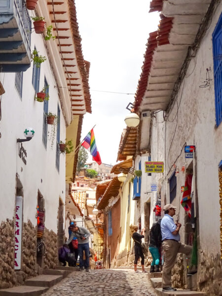 Eine Gasse in Cusco, dem letzten Halt auf einer Reise von Argentinien bis nach Peru.