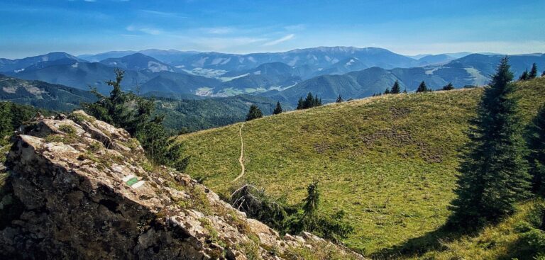 Blick vom Berg Rakytov zum westlichen Hauptkamm der Niederen Tatra