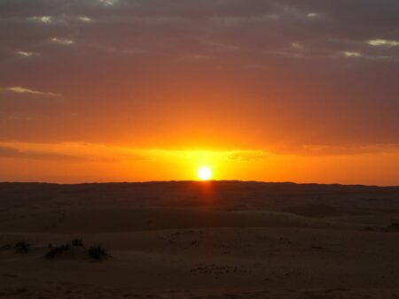 Sonnenaufgang im Oman - Wüste und Meer Oman