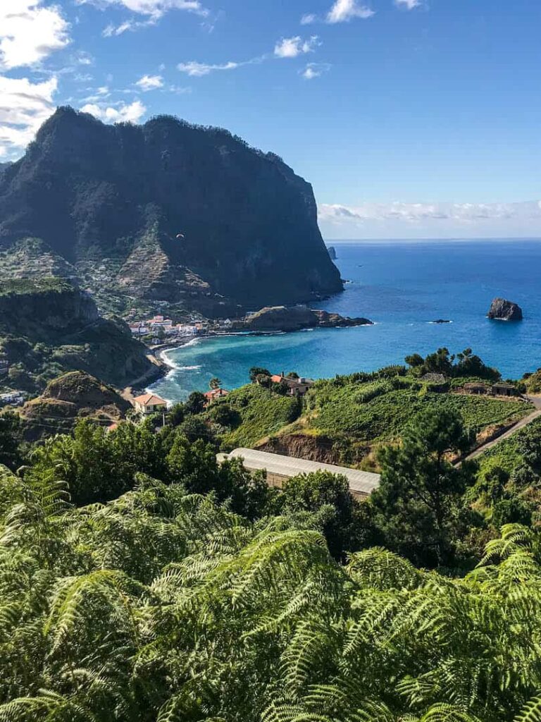 Eine Aussicht der Küste von Madeira.