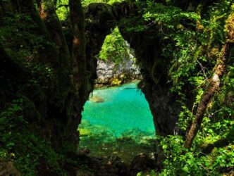 Ein Blick auf einen See in einem montenegrinischen Nationalpark.