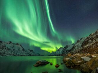 Ein Bild der Polarlichter über Bodø