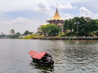 Ein Boot in Kuching.